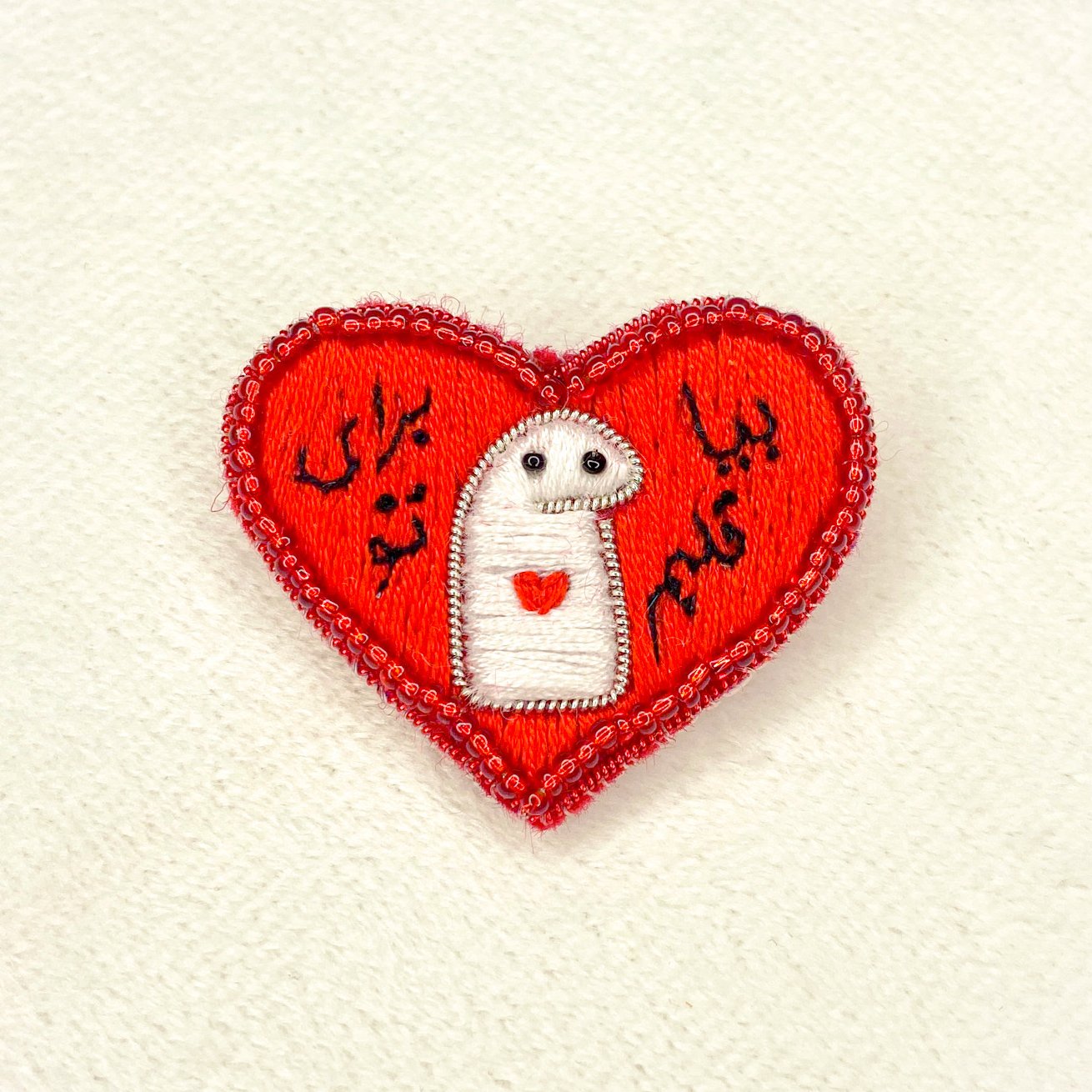 گلسینه قلب گلدوزی