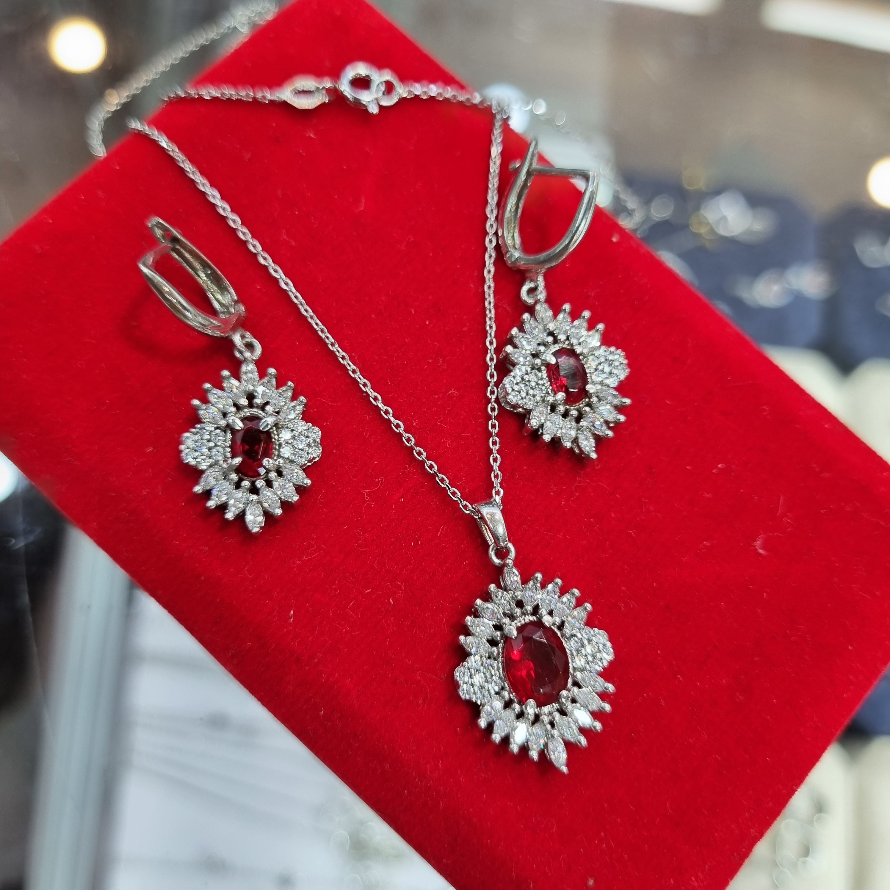 نیمست نقره جواهری سوپر لوکس با زنجیر(قرمز) با زنجیر  عیار 925 و آبکاری طلاسفید