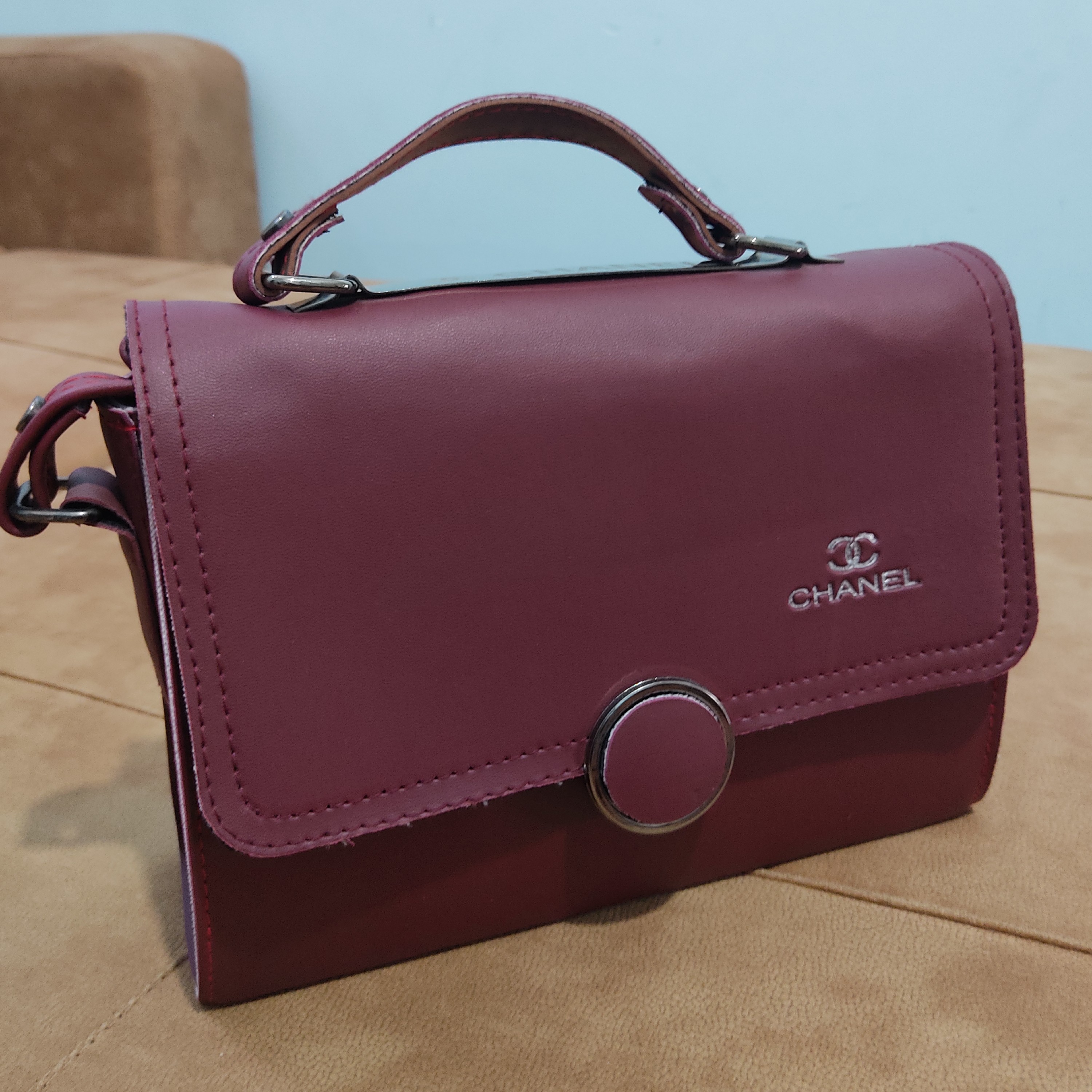 کیف پاسپورتی چرم زیبا دستی به همراه بند بلند 