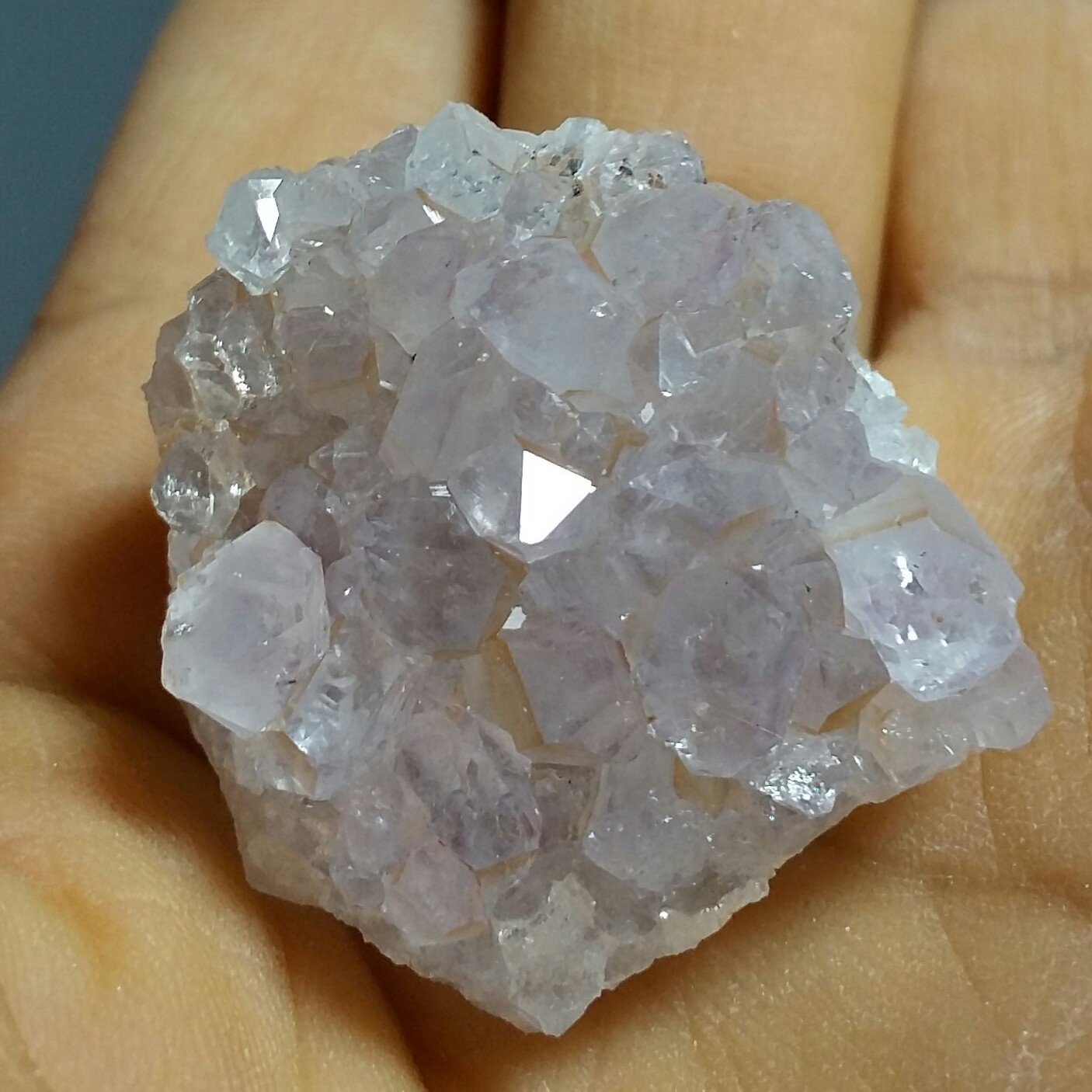 سنگ راف آمیتیست آمتیس آمیتیس آماتیس با تلالوئی بی نظیر و چشم نواز کد 11254