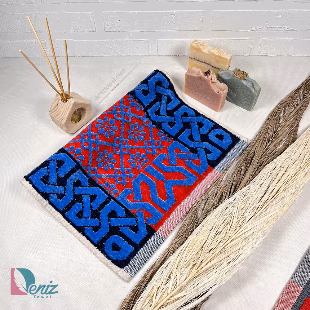 حوله دستی طرح کلاسیک رنگ آبی قرمز