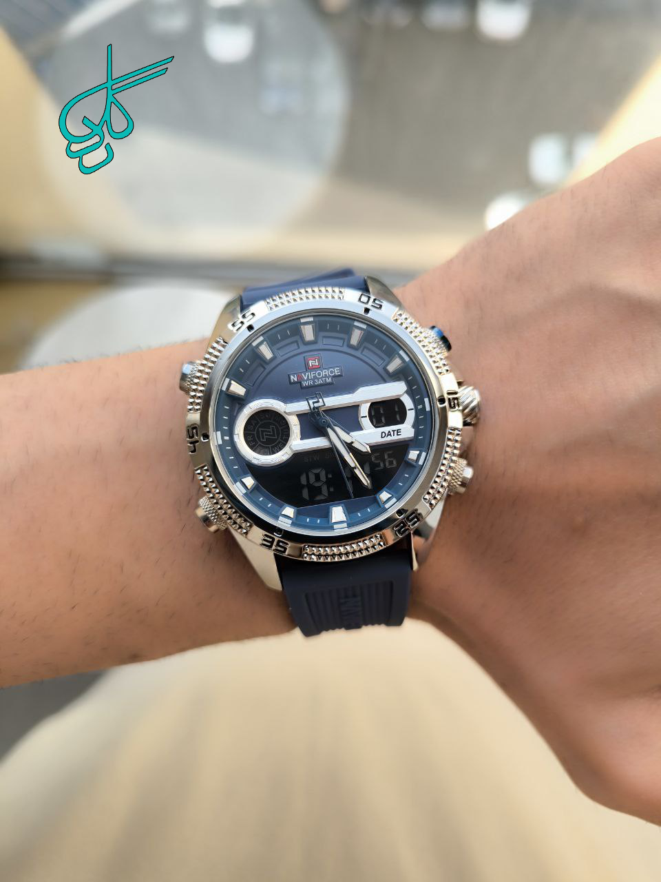 خرید ساعت مردانه نیوی فورس مدل 9223موتور ژاپن ضدآب جنس بند پیو با کیفیت دو زمانه روز شمار تقویم دار چراغ دار با کیفیت دارای جعبه و پاکت اصلی کد 1920970 - ردگل