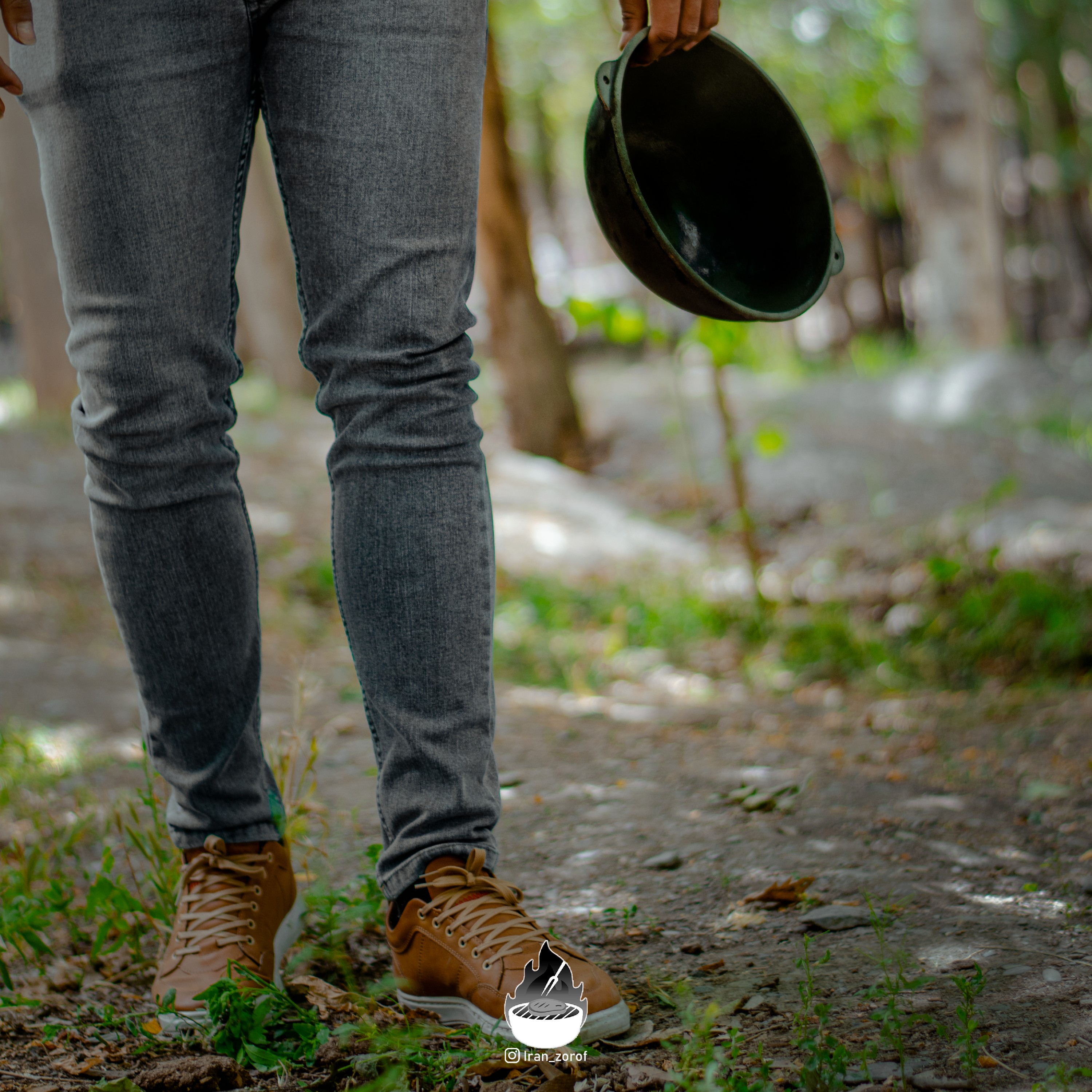 قازن 3 لیتری چدنی مناسب برای 4 نفر  با دو دسته