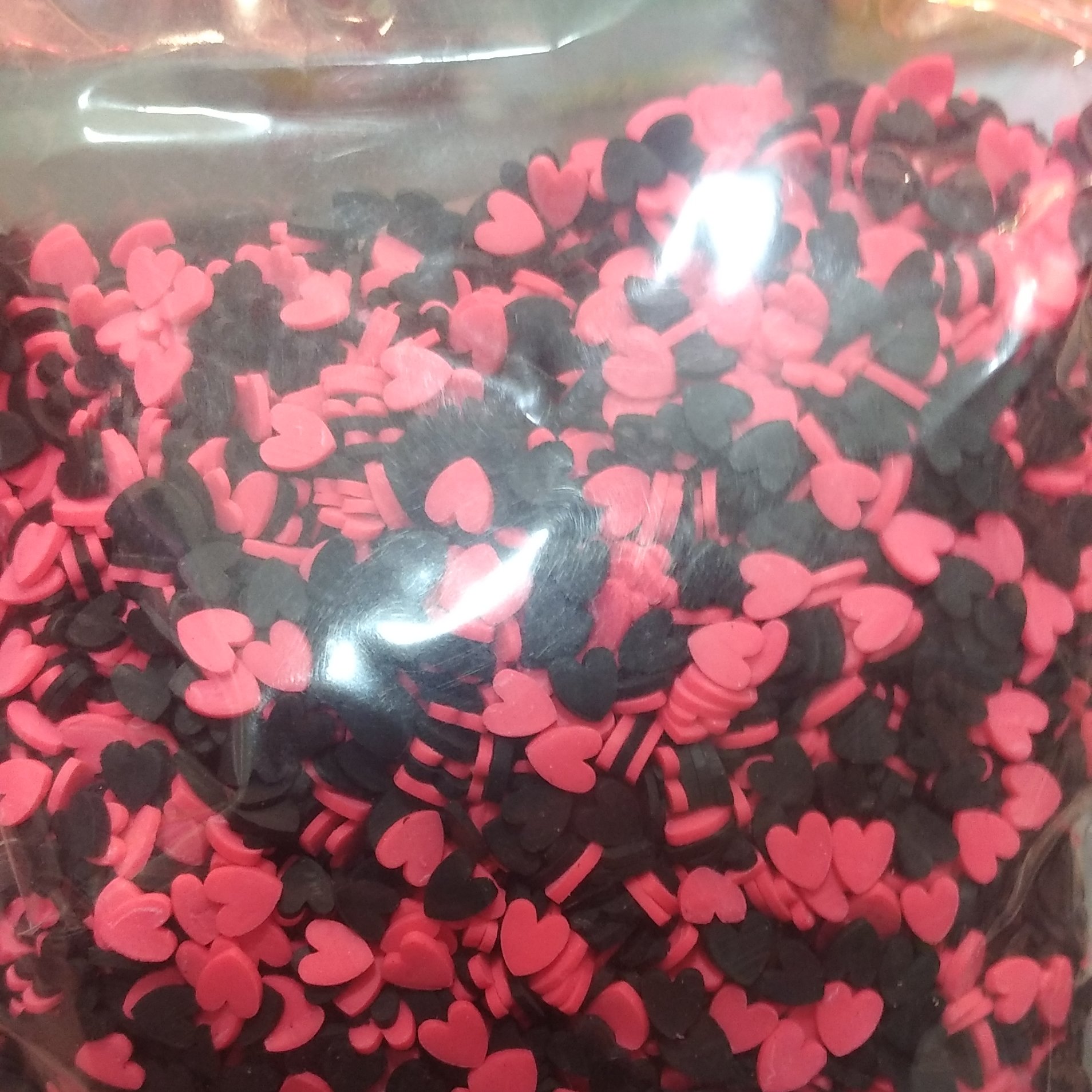 فیمو قلب مشکی قرمز 1 بسته 100 گرمی