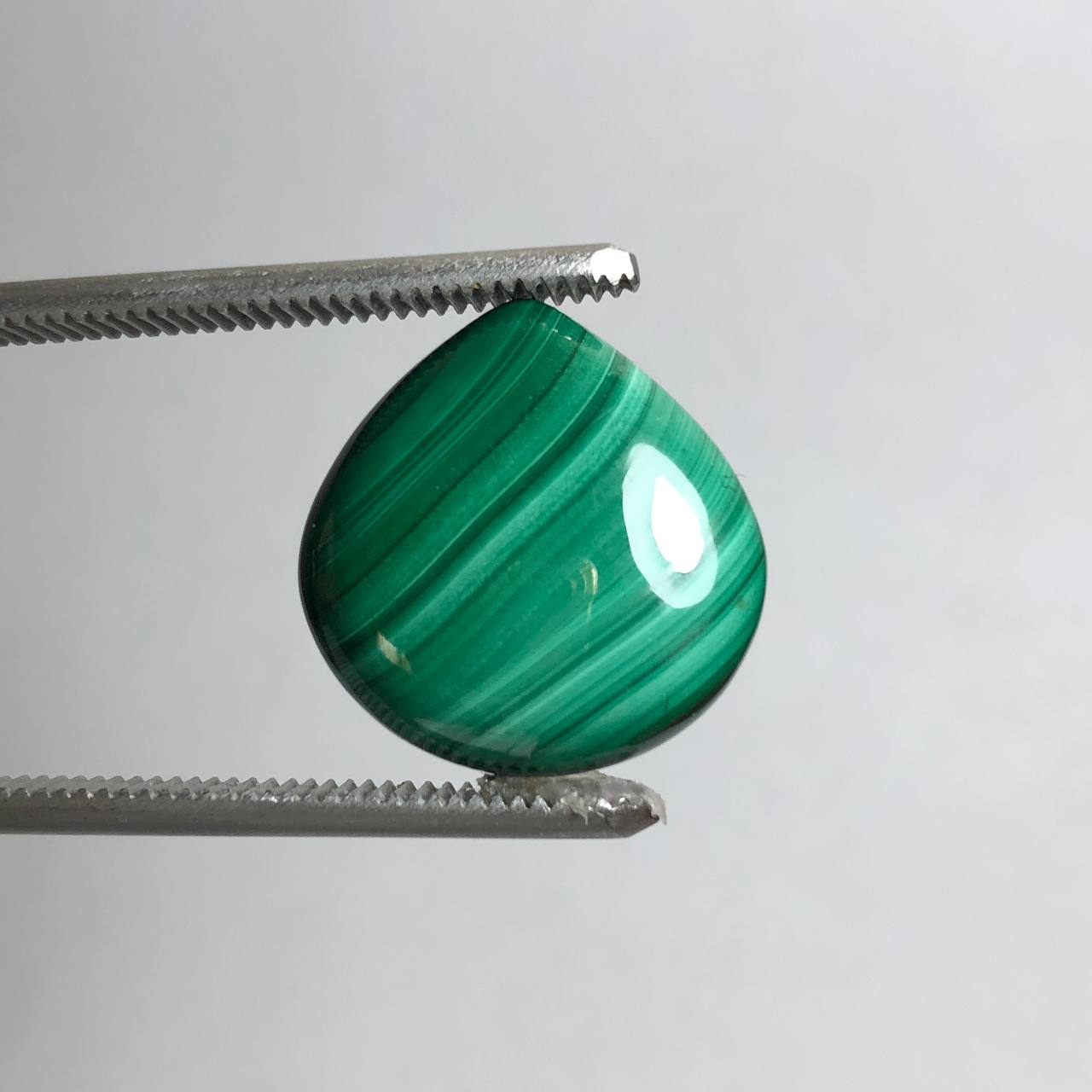نگین اشکی مالاکیت طبیعی سبزرنگ خوش نقش 240545