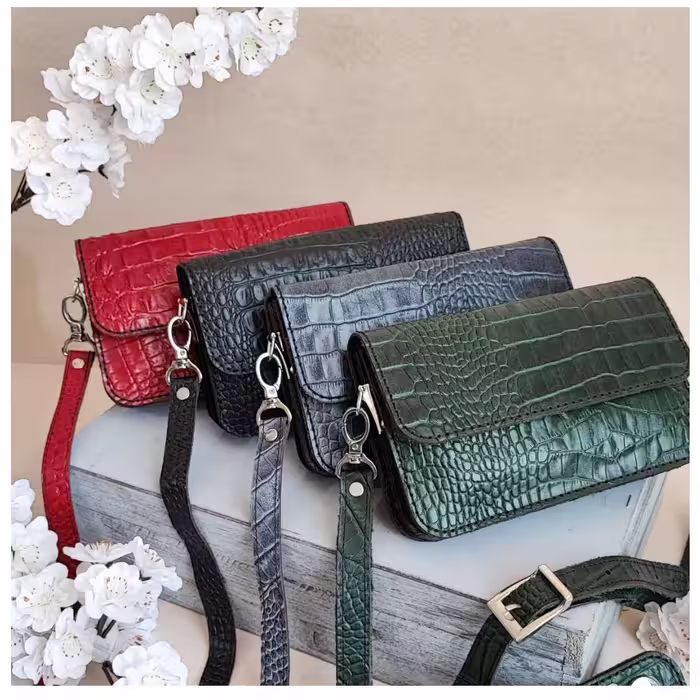 کیف دوشی زنانه چرم طبیعی گاوی ارسال رایگان رنگ قرمز دستدوز