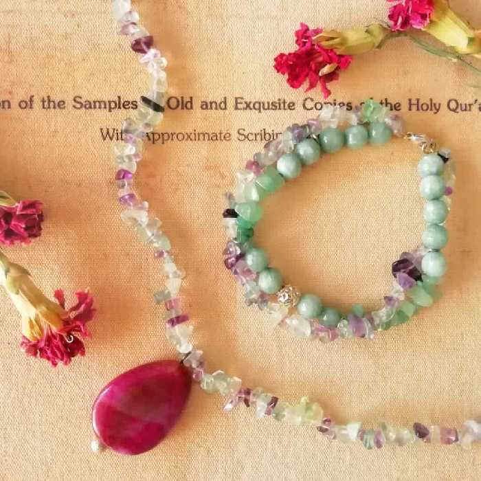 نیم ست فلوریت با گوهرهای طبیعی و خرج کار نقره  دستبند دوردیفه  