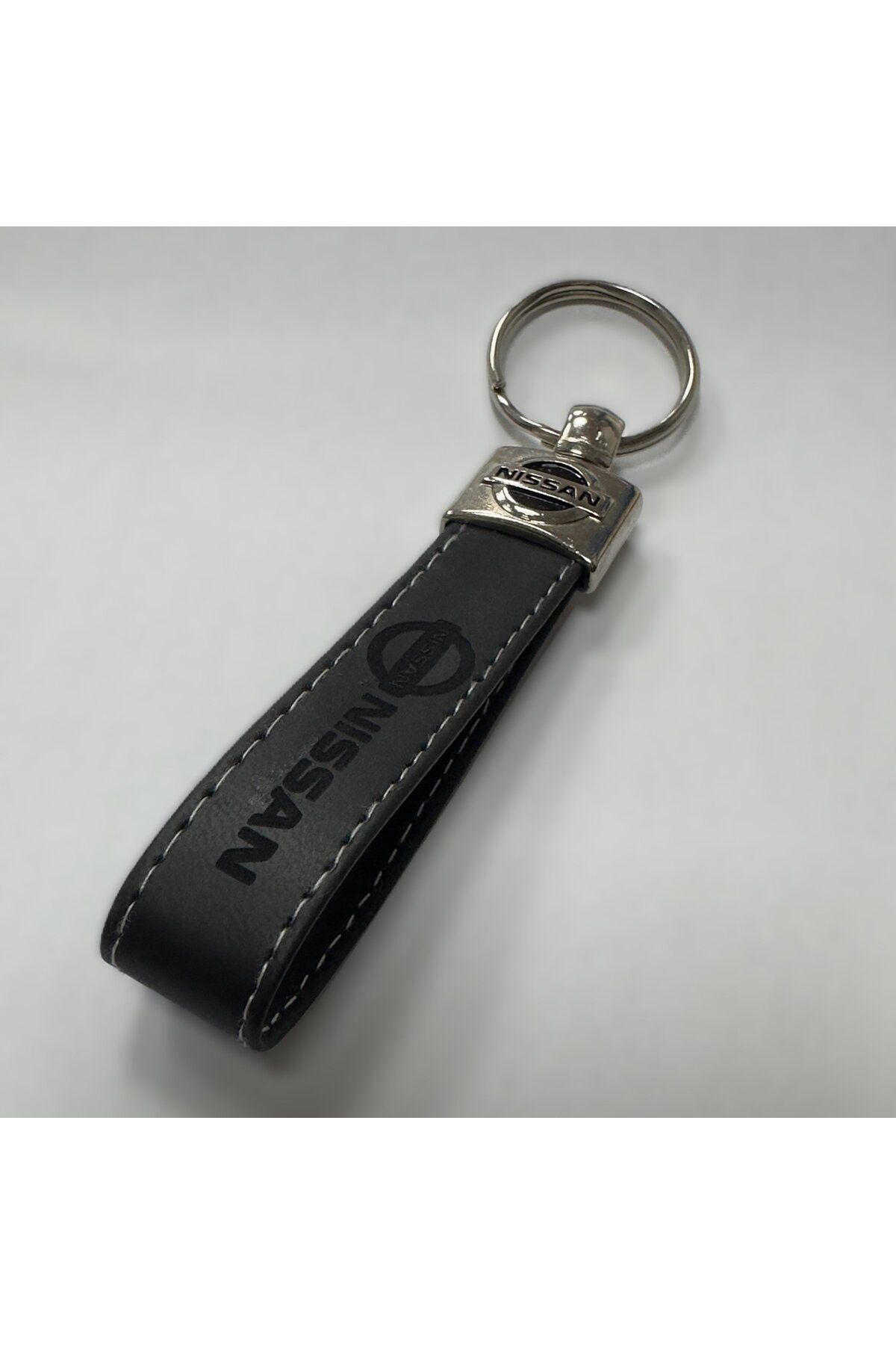 جاسوئیچی خودرو مشکی NISSAN و TERMO چرمی KEYCHAIN سیاه ارتفاع 8 سانتی متر عرض 2 STİLİX GARAGE
