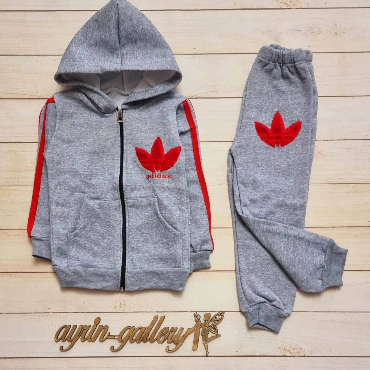 سوییشرت شلوار  بچگانه آدیداس سایز40و45 داخل کرک 