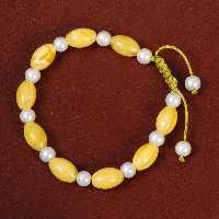 دستبند پودر کهربا با مروارید زنانه کد 26977 - جواهری مشاهیر