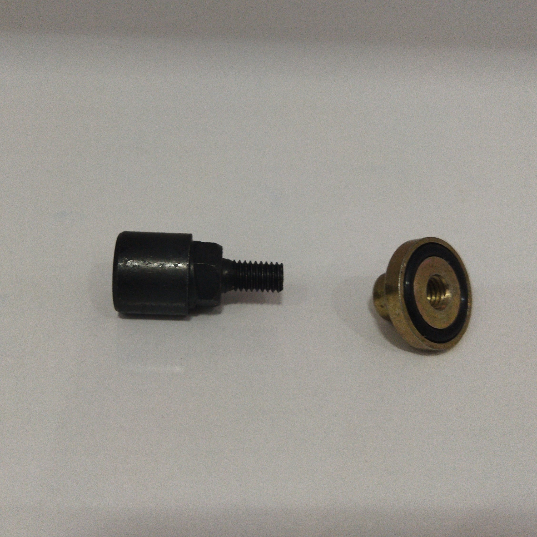 پیچ و مهره قاب سوپاپ پژو