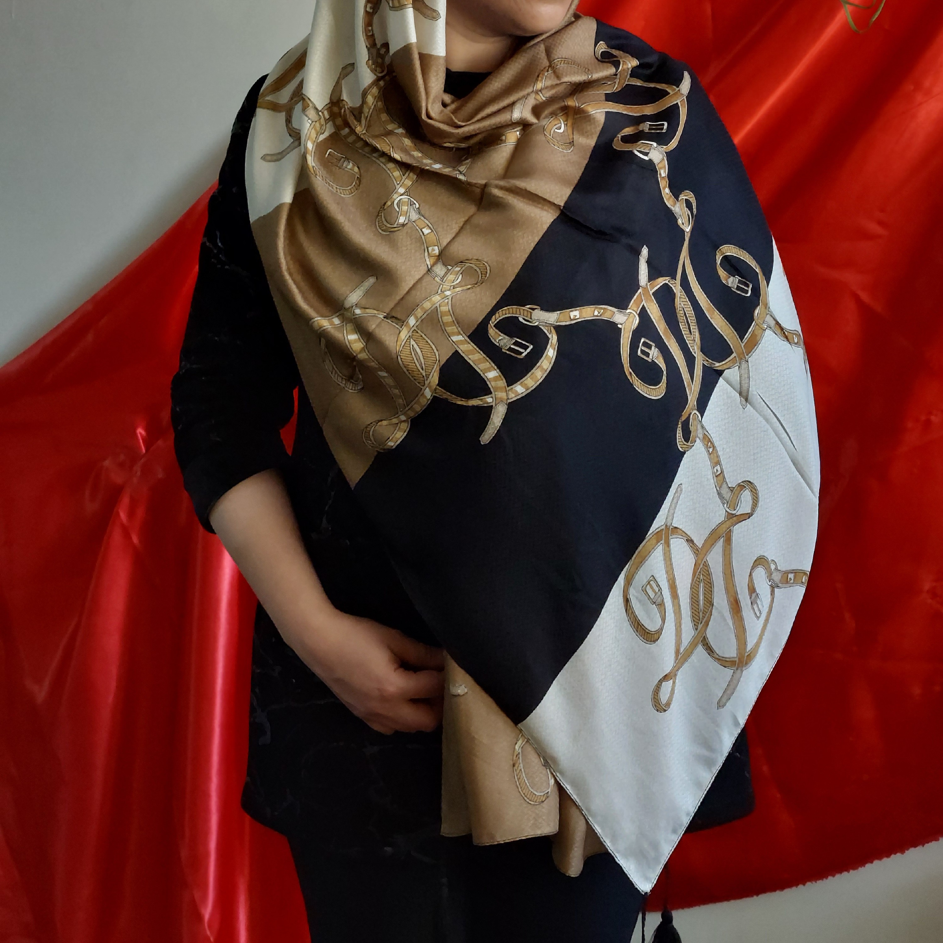 شال  خنک منگوله دار                                                              در 8 طرح  مختلف  جذاب                