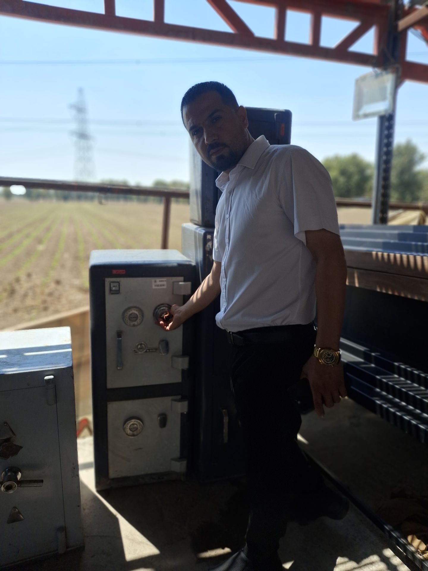 خرید و قیمت گاو صندوق دو درب کاوه 350kg - قفسه‌بندی وکیلی