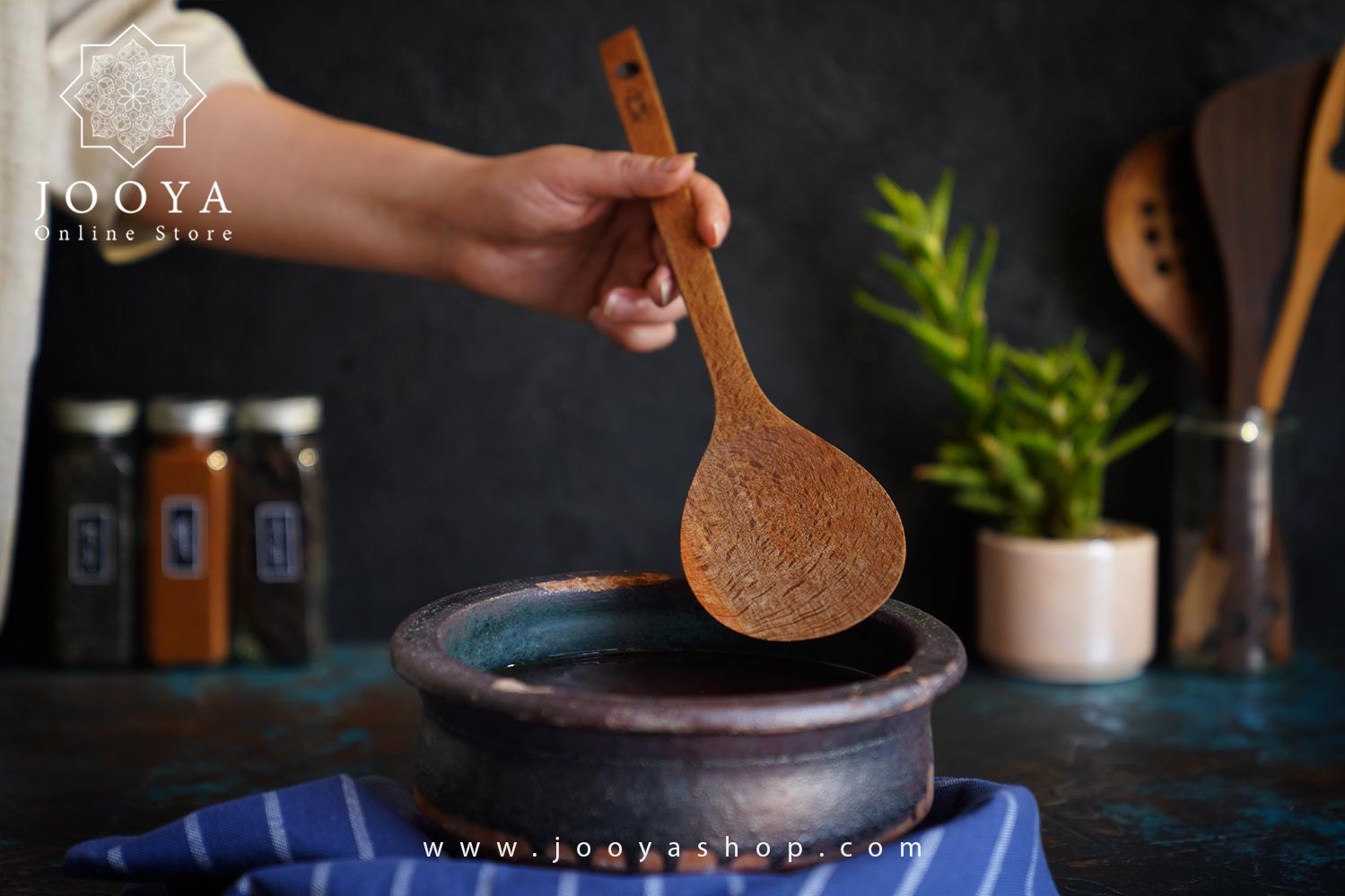 قاشق چوبی از جنس چوب گردو