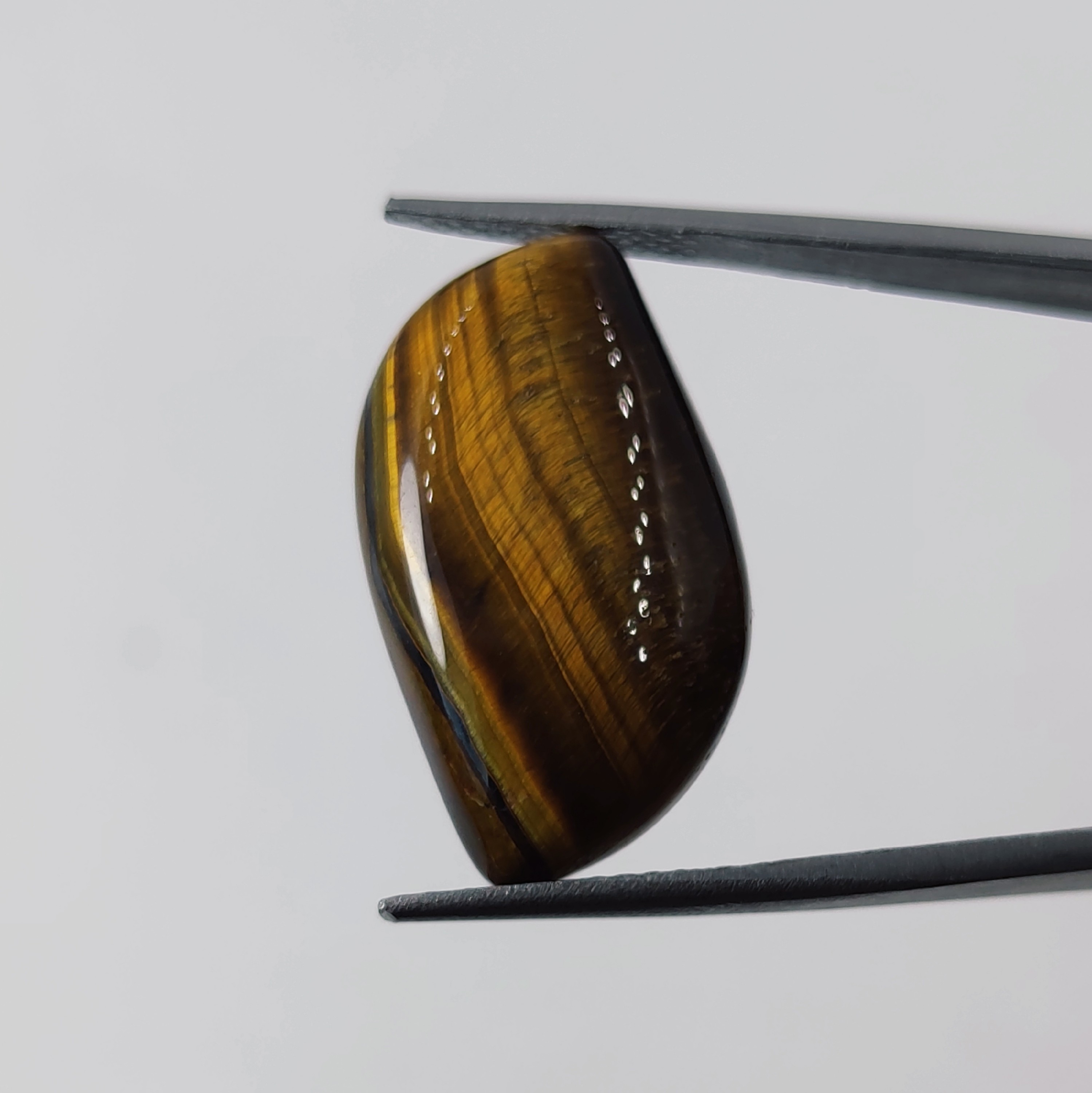 سنگ چشم ببر معدنی و طبیعی (دارای تلألو طلایی رنگ)