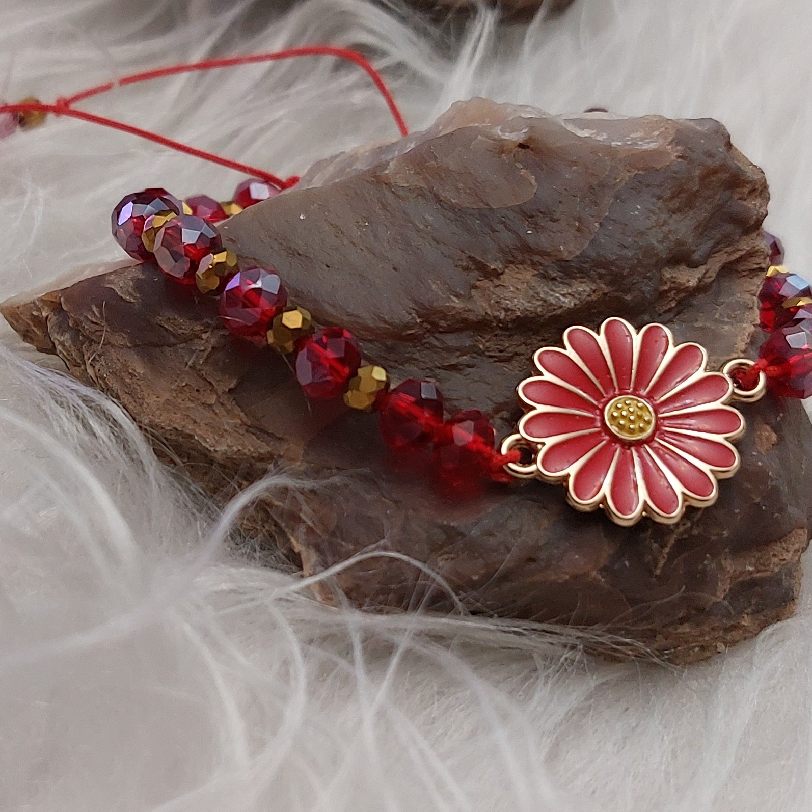 دستبند  کریستال قرمز هفت رنگ شیک و کادویی