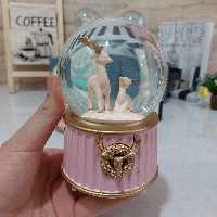 گوی موزیکال(پمپی)سایز بزرگ رقص نور و پمپ برف و چندین موزیک مختلف داره 