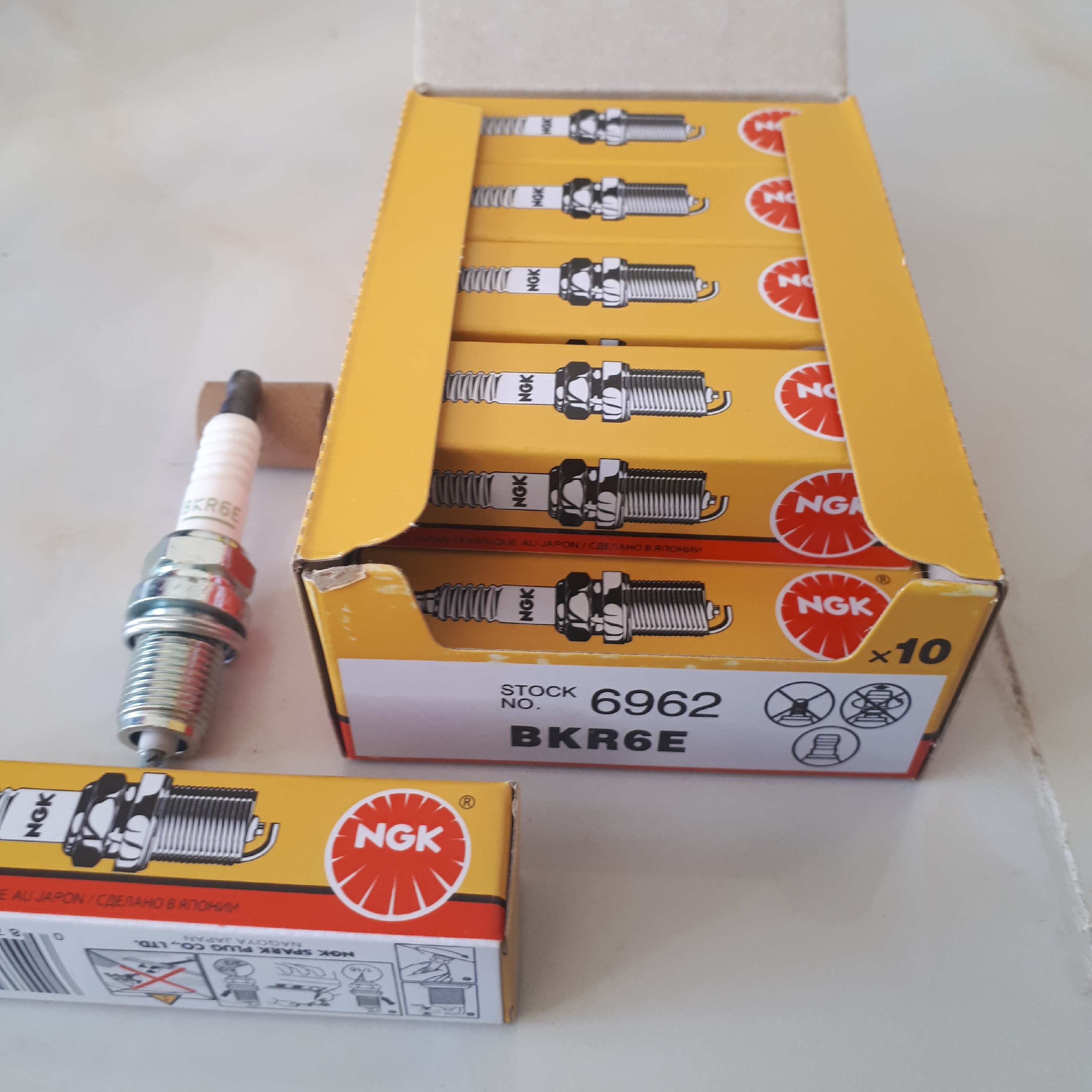 شمع   6962 اصلی تک پلاتین پایه کوتاه، ساخت ژاپن   کد BKR6E، 