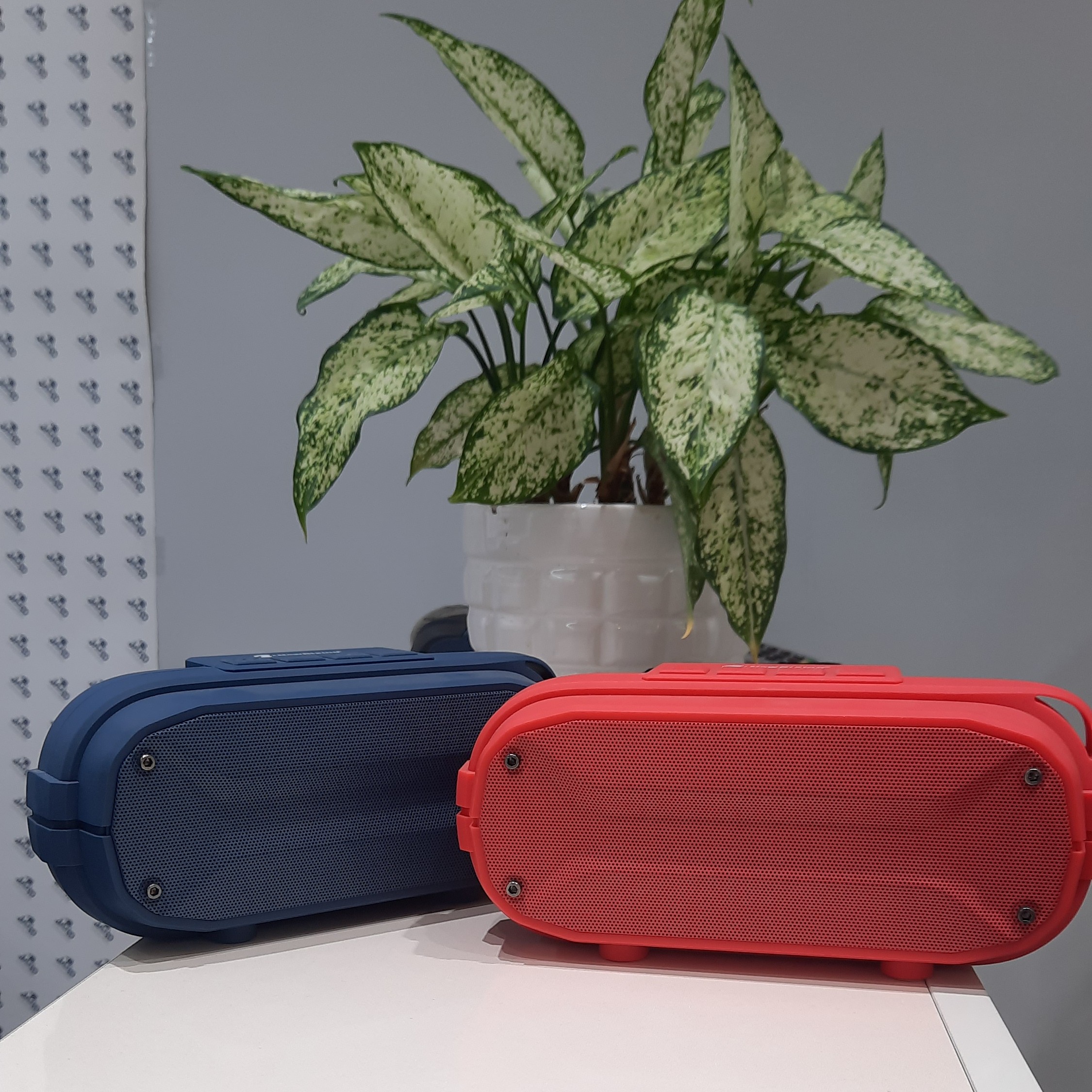 اسپیکر newrixing 905 در دو رنگ آبی و قرمز با صدای عالی