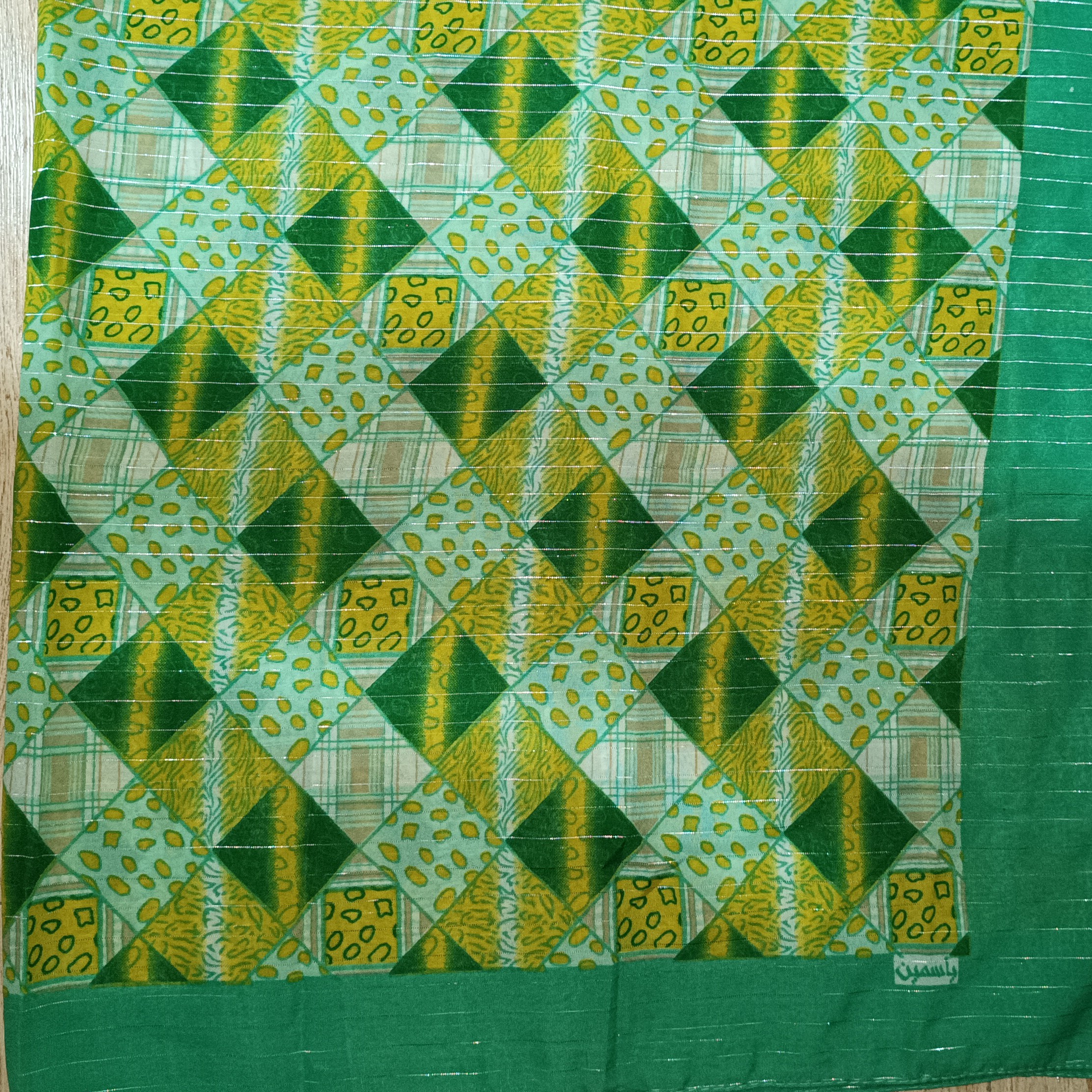 حراج روسری حریرنخ قواره بزرگ بسیار شیک و خوشرنگ داخلش خطوط زری دوزی داره