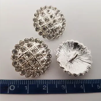 دکمه نگین دار درشت