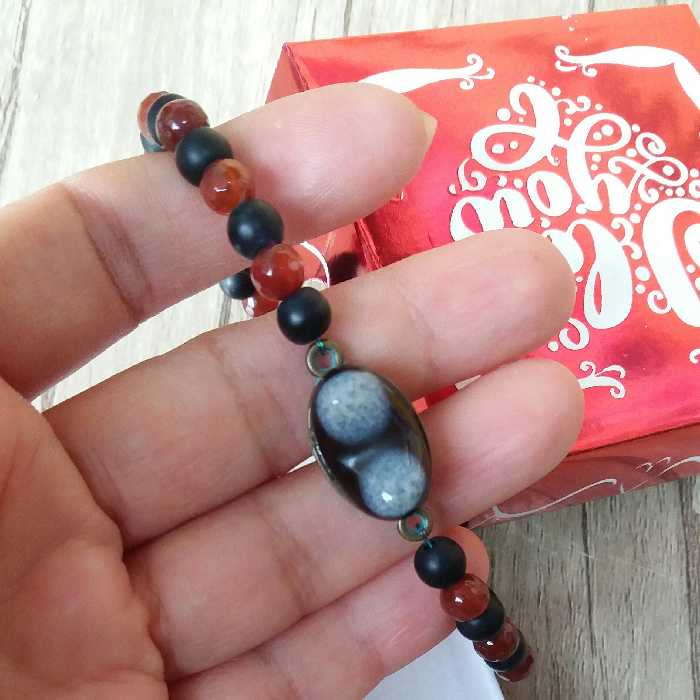 دستبند با سنگ عقیق اصل نگین باباقوری و مهره های اونیکس و عقیق با تراش الماس