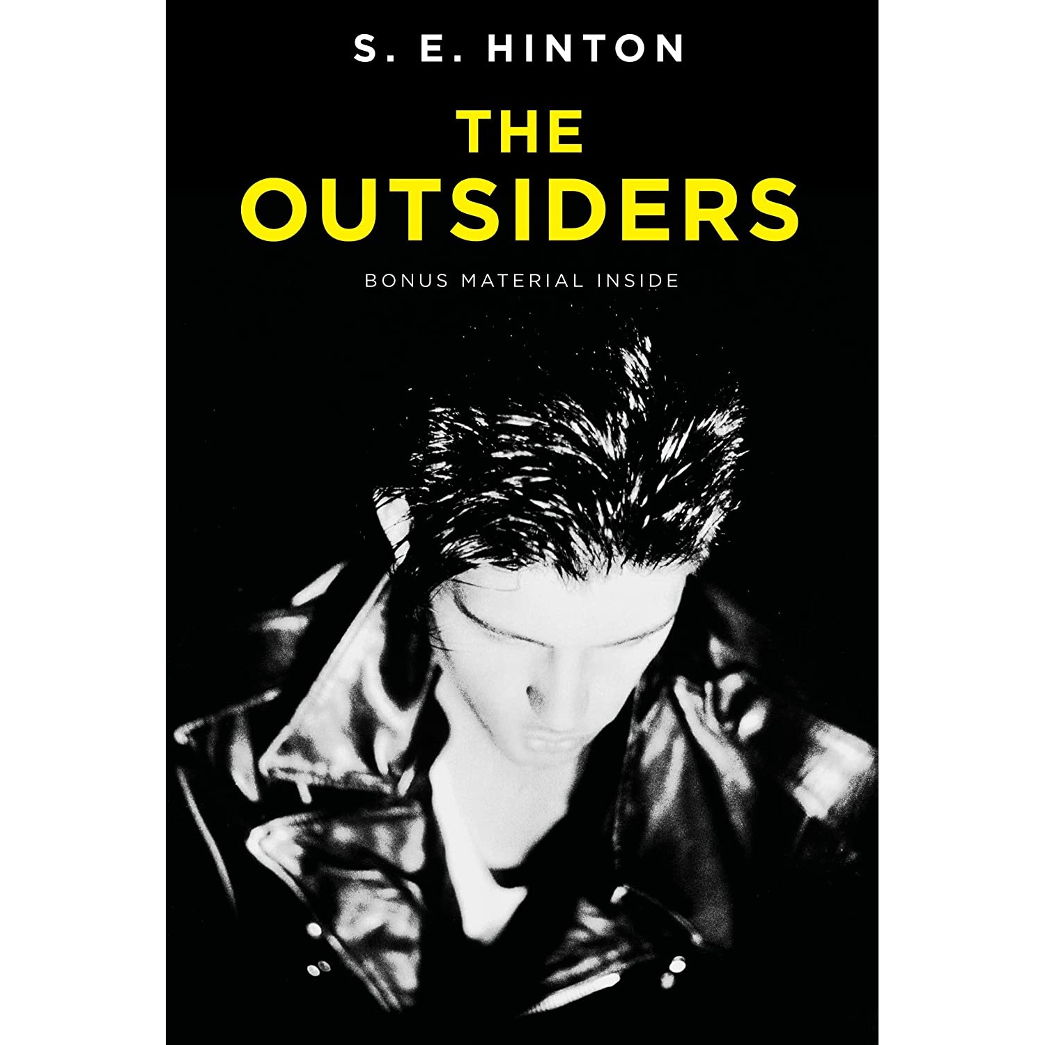 کتاب The Outsiders اثر S. E. Hinton انتشارات Viking Books for Young Readers