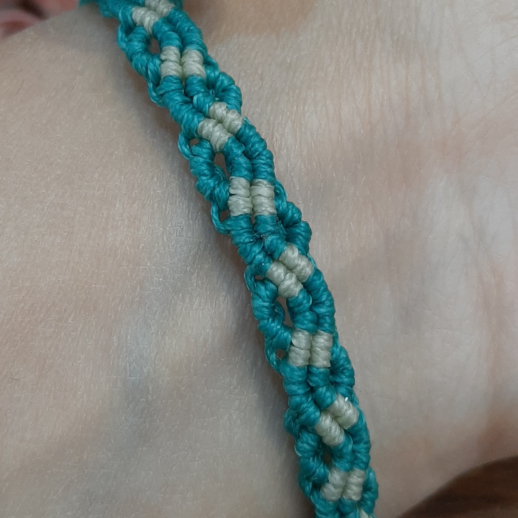 دستبند میکرومکرومه دانا بافت دو رنگ 