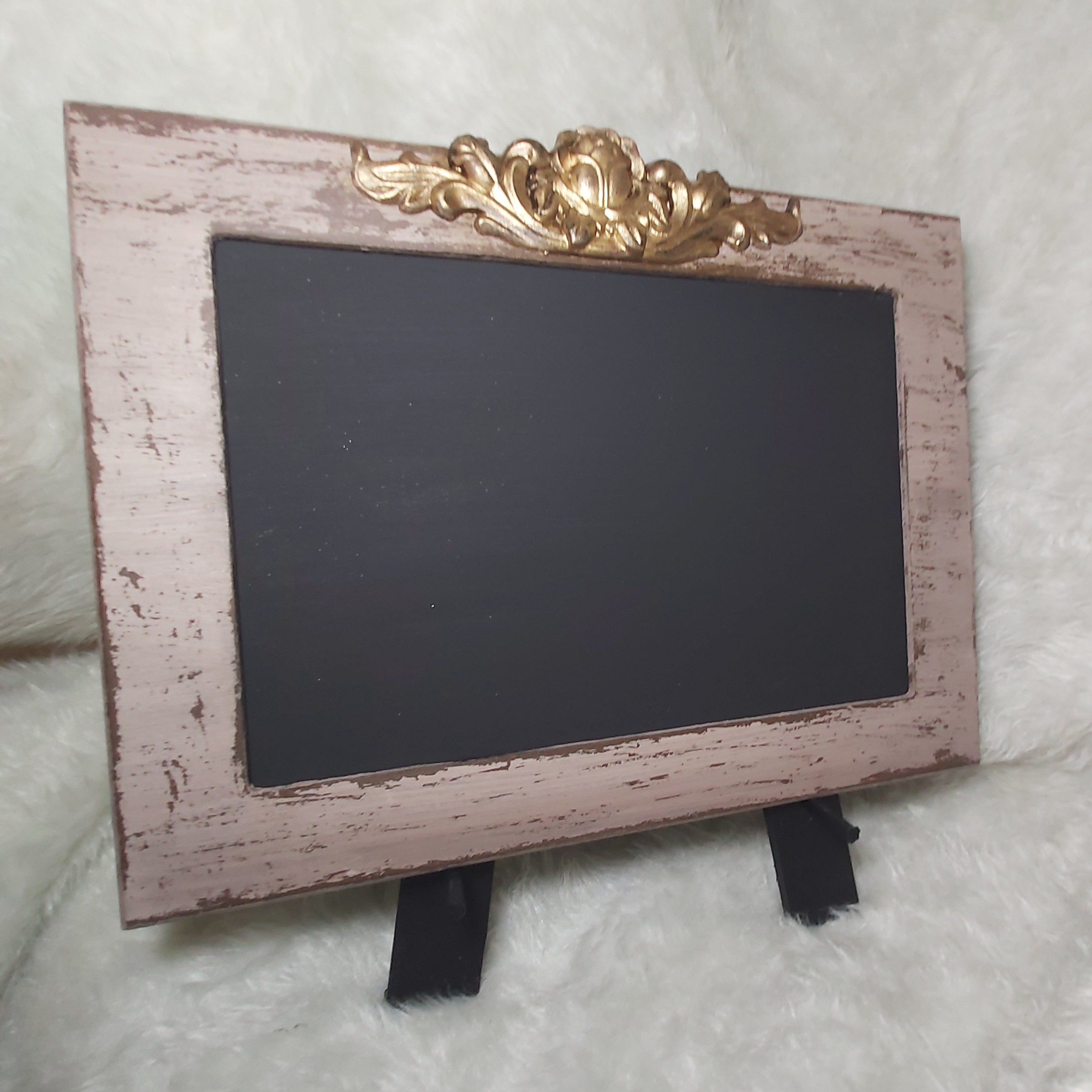 تخته سیاه گچی و زیبا  با طرح وینتیج قابل سفارش در طرح ها و شکل های مختلف با متریال خارجی