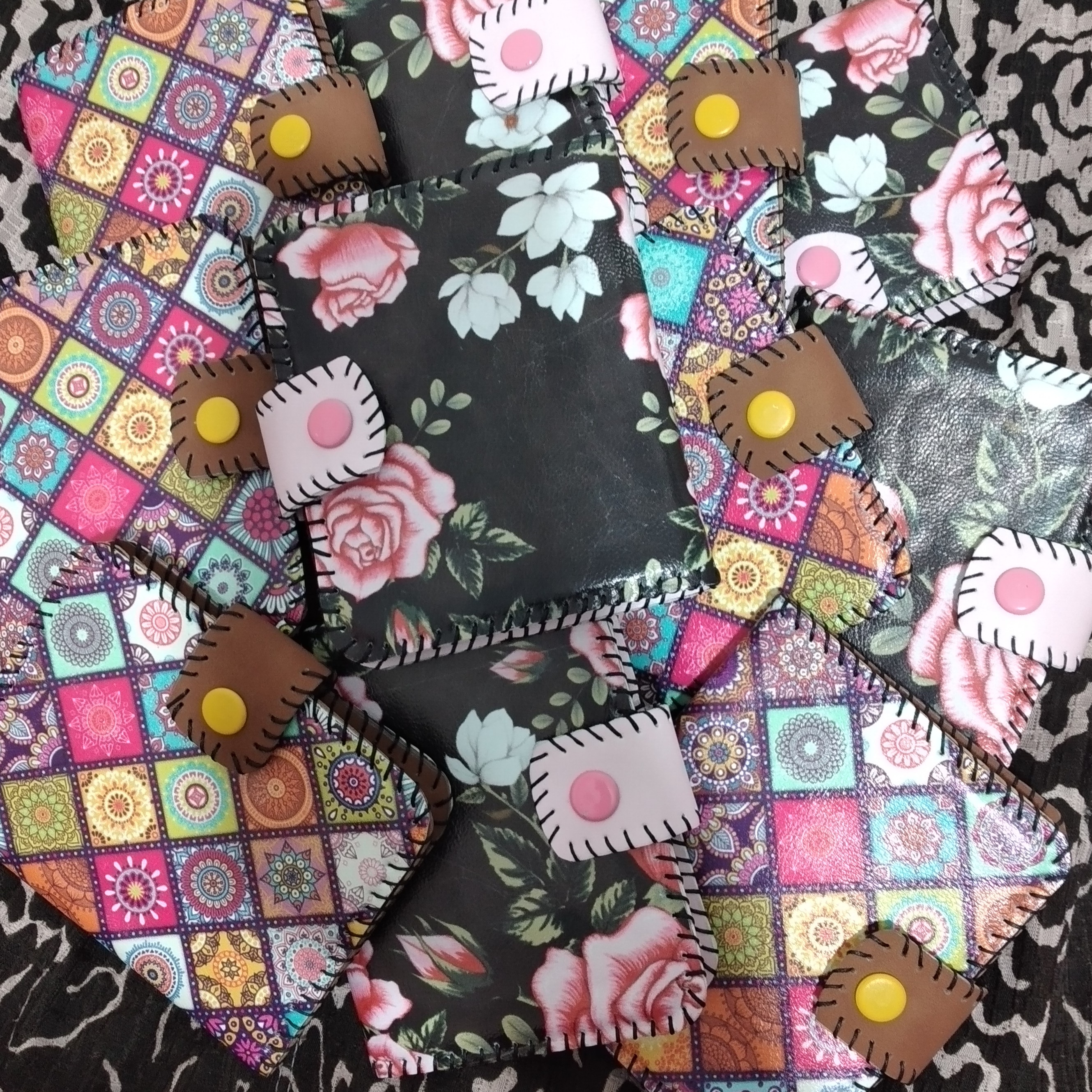 کیف پول چرم مصنوعی دست دوز  رنگبندی و طرح ها دلخواه