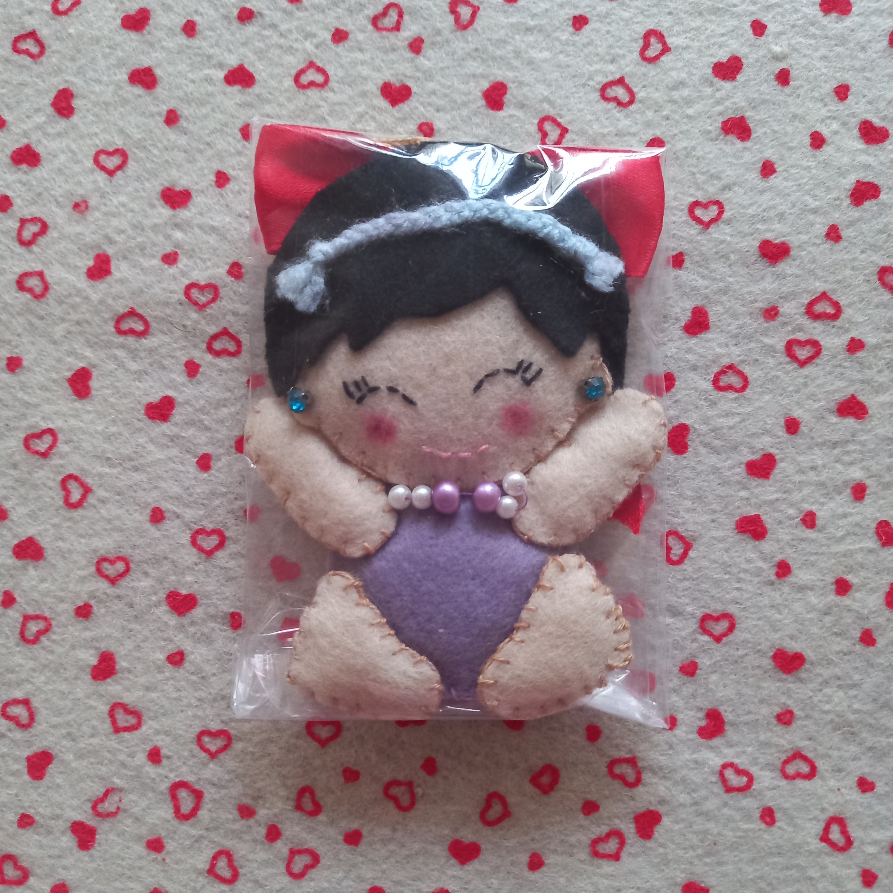 آویز دختر نمدی (5)