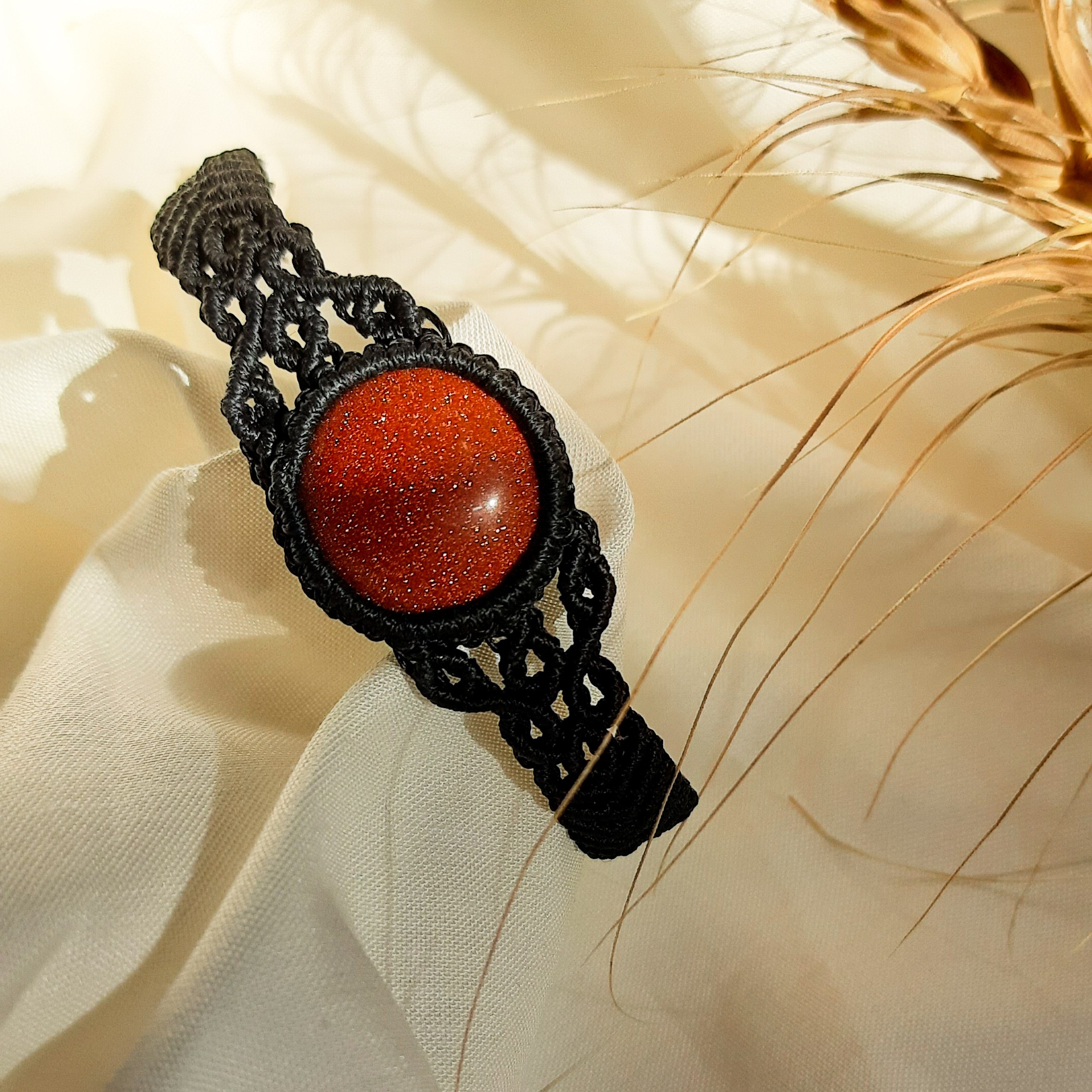 دستنبد میکرو مکرومه سنگ وسط دلربا یه طرح خاص برای خاص پسندا