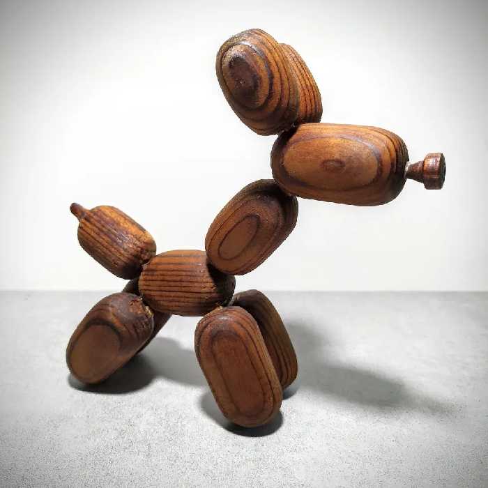 مجسمه چوبی طرح سگ بادکنکی 