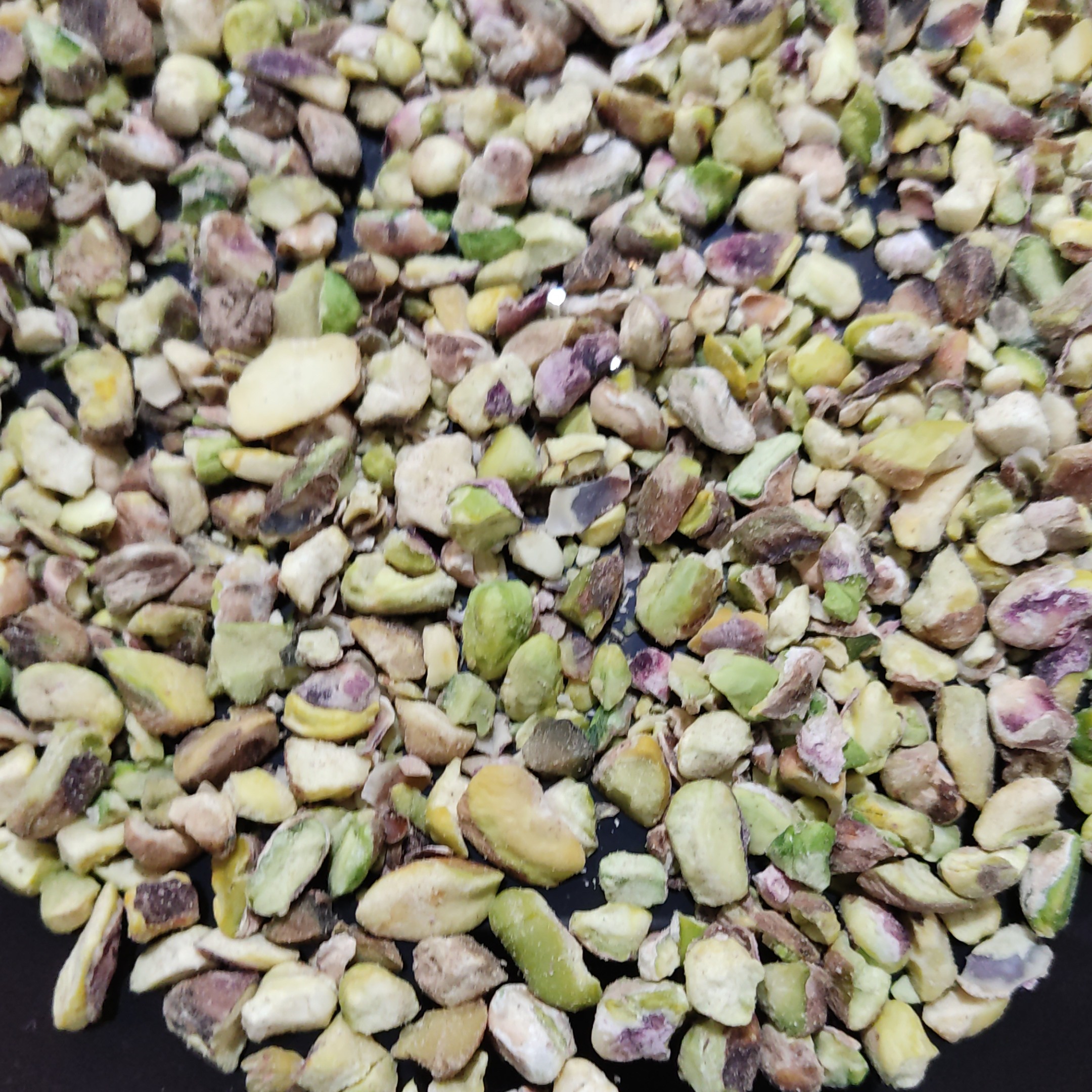 مغز پسته لپه و دندانه