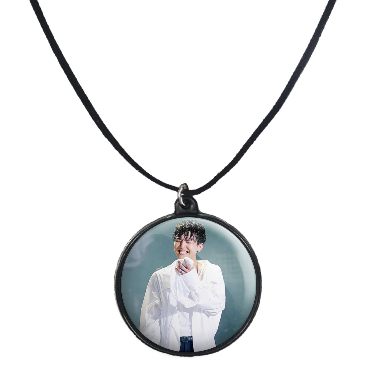 گردنبند پرمانه طرح گروه موسیقی بیگ بنگ BIG BANG کد pmb.15278 مدل دو طرفه