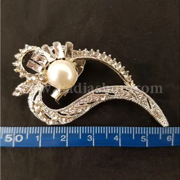 گل سینه نقره ای