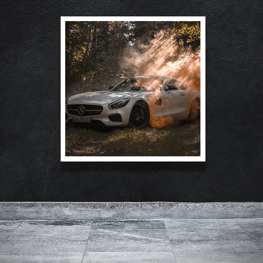 تابلو مدل مرسدس در جنگل