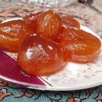 مربا زردآلو آفتابی که کاملا با نور آفتاب پخته شده