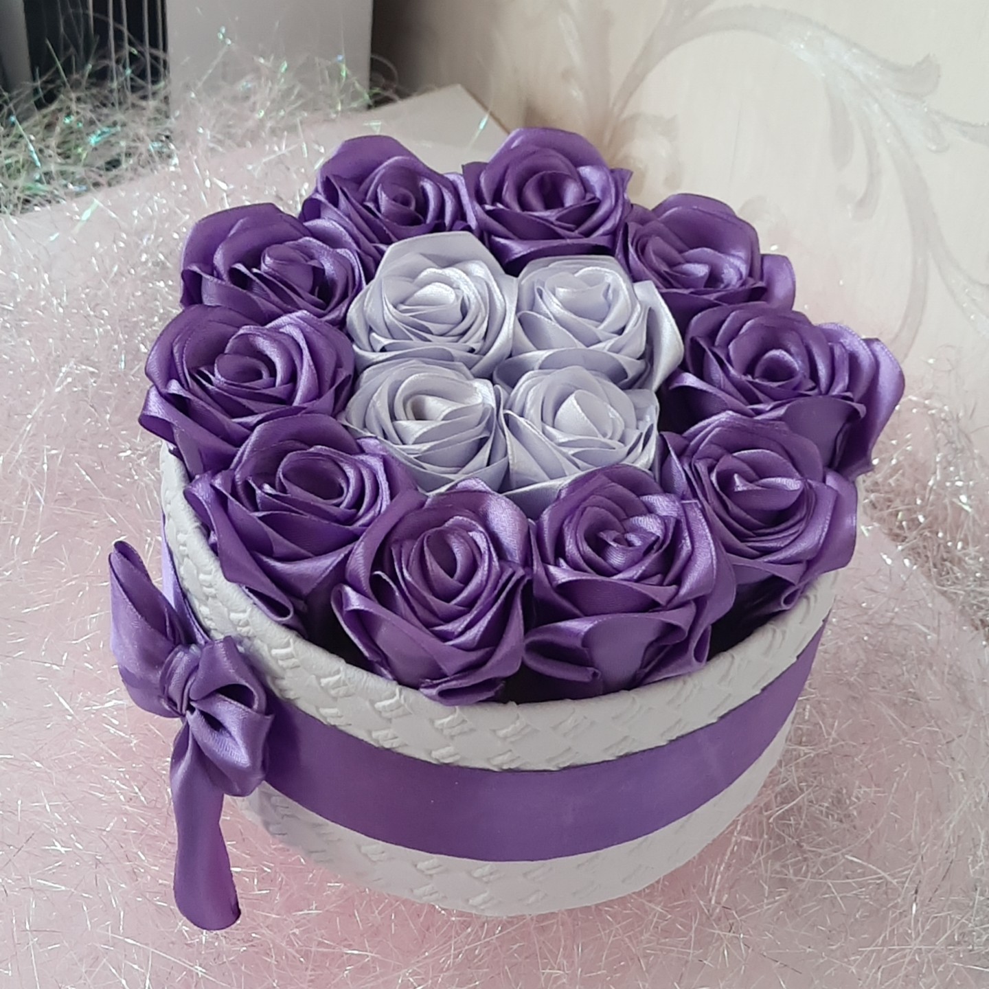 باکس گل رز روبانی بنفش و یاسی
