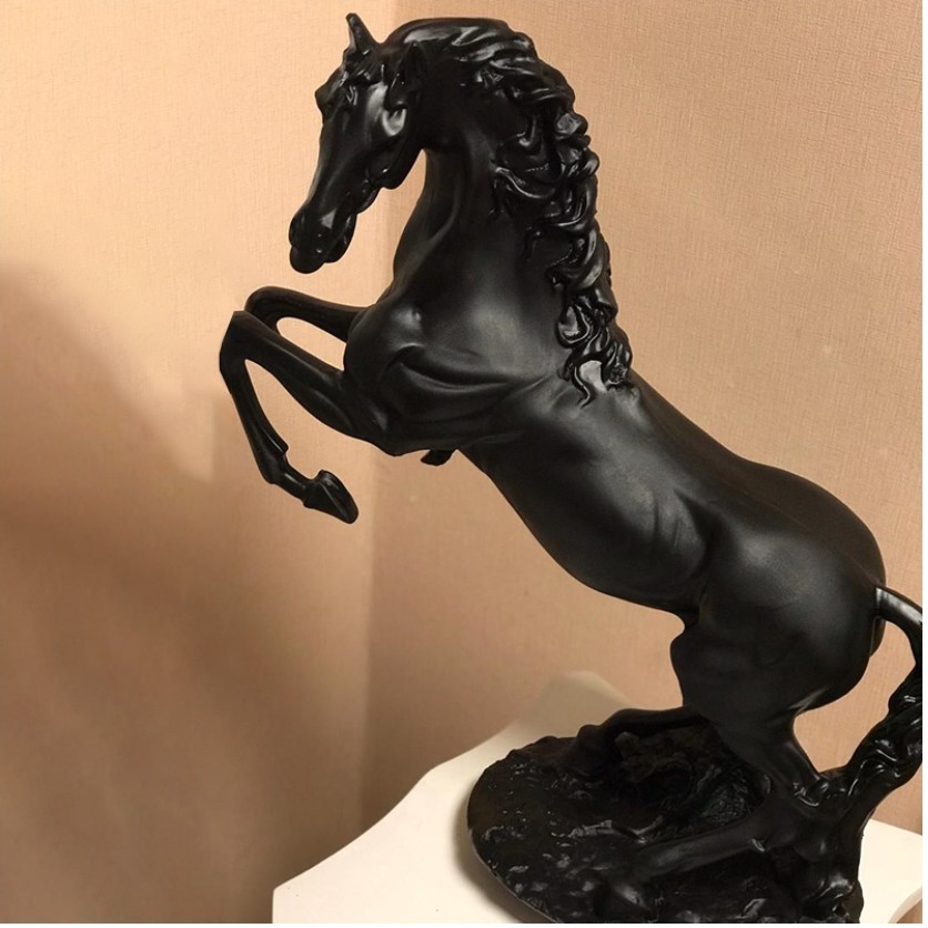 مجسمه اسب دکواراتیو