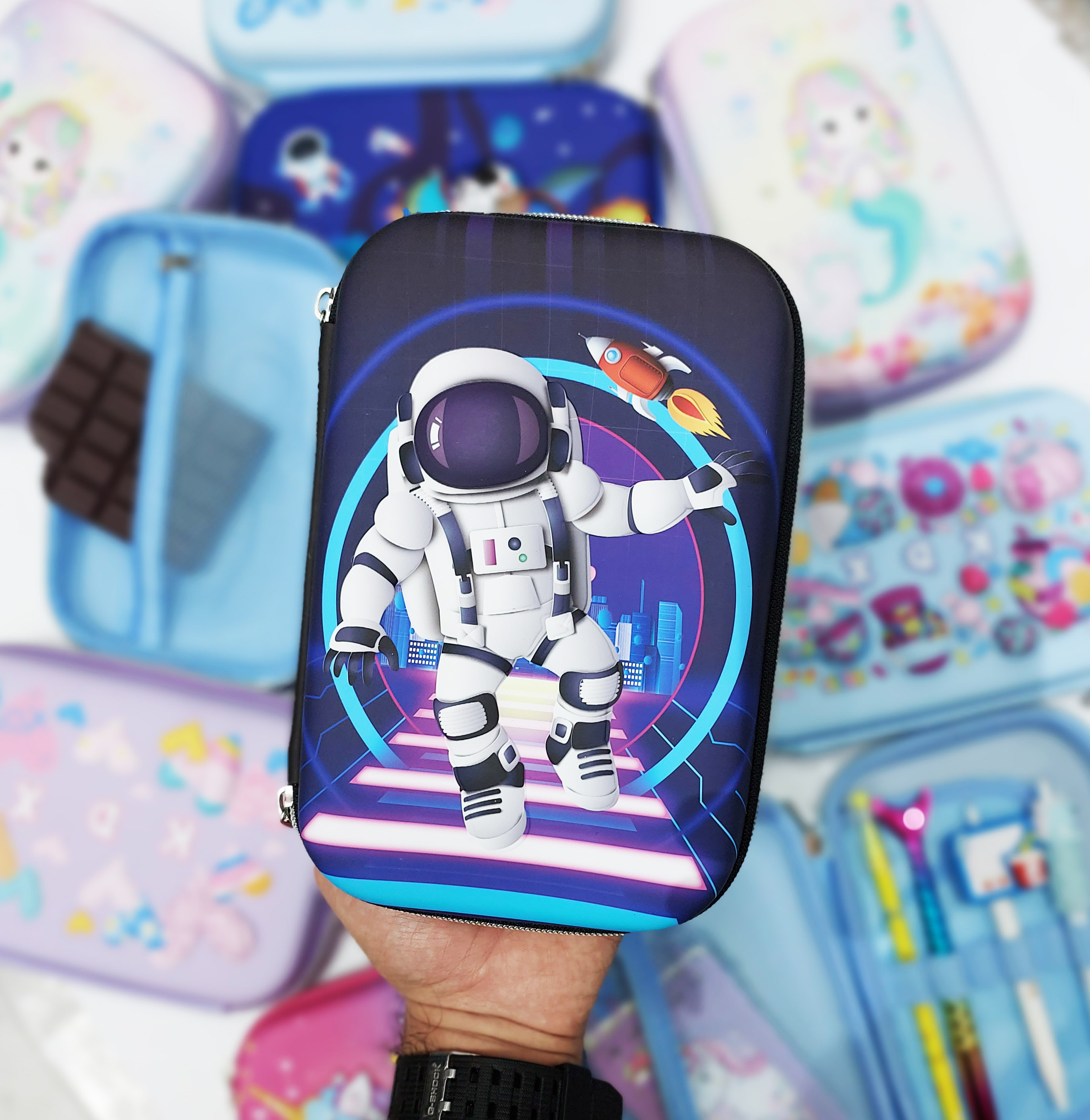 جامدادی کتابی سه بعدی بزرگ طرح فضانورد و راکت