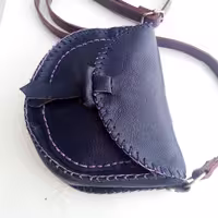 کیف دوشی چرم طبیعی سورمه ای 