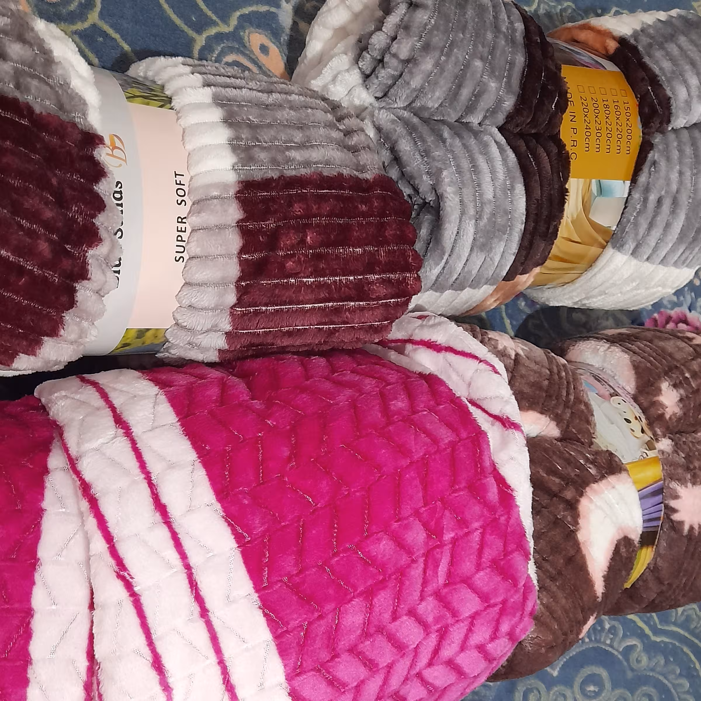 پتو مسافرتی با کیفبت تکنفره و دونفره تک رنگ و چهارخونه کرکره ای