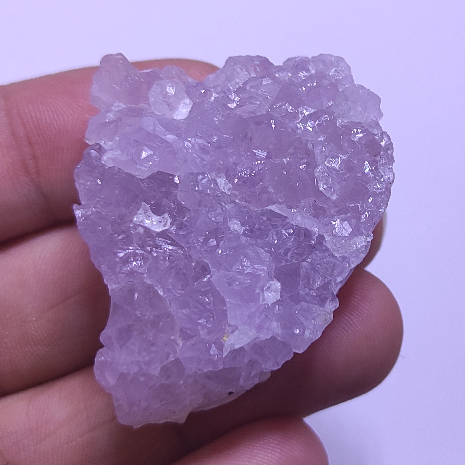 بلور راف آمیتیست راف آمیتیس سایز کوچک تو جیبی بدون پوسته سنگ قیمت عــالی مناسب دکوراسیون مدیتیشن مراقبه کلکسیون کد RA09