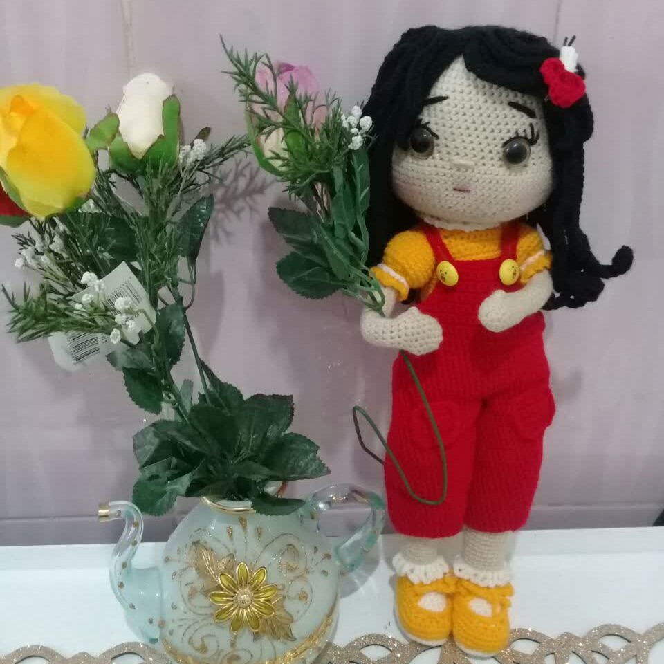 عروسک دست بافت دختر