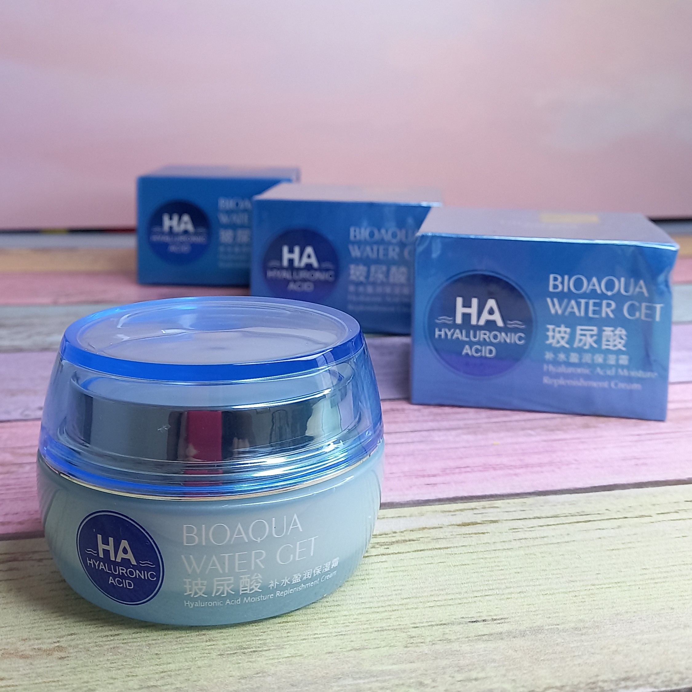 کرم آبرسان واتر جت بیوآکوا آبرسان قوی پوست رفع خشکی پوست مرطوب کننده