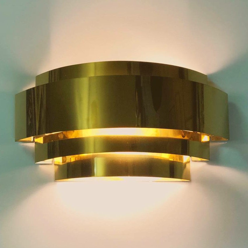 چراغ دیواری نیم گرد با ورق  استیل طلایی