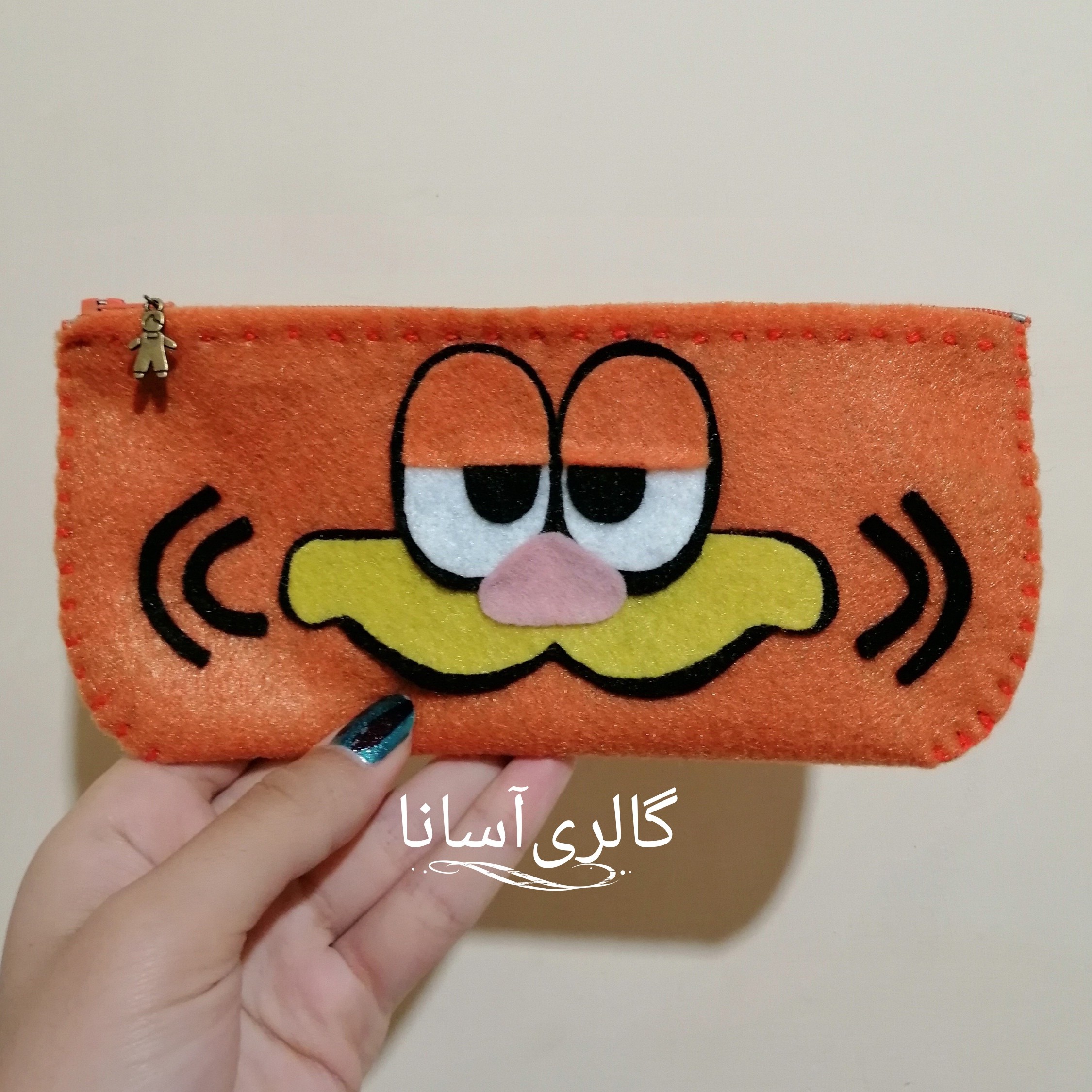 جامدادی نمدی دولایه دست دوز طرح گارفیلد