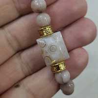 دستبند فوق العاده زیبای عقیق باباقوری با مهره های سنگ طبیعی  