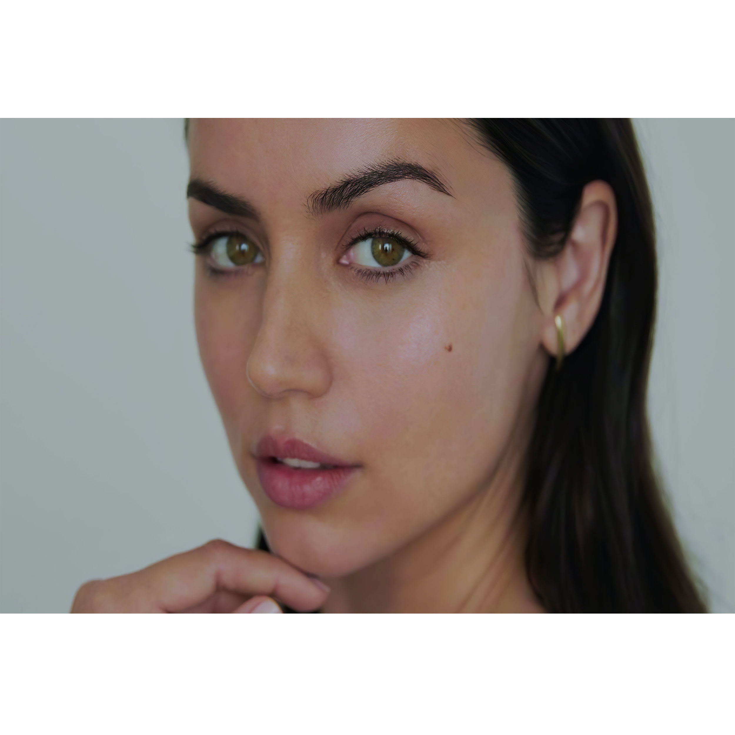 تابلو شاسی مدل بازیگر آنا د آرماس T6322